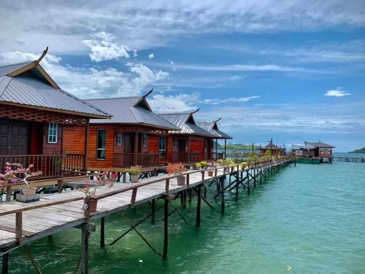 Parapat Water Village Resort Semporna Exterior foto